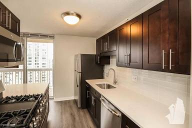 Main picture of 601 N State St