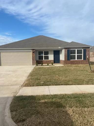 Main picture of 548 SE 3rd Pl