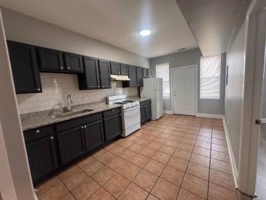 Main picture of 525 N Homan Ave