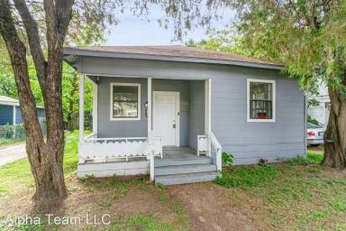 Main picture of 2630 Lenway St