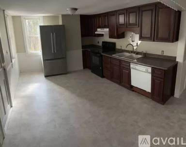 Main picture of 225 Thompson Rd