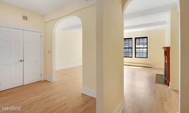 Main picture of 111 E 80th St