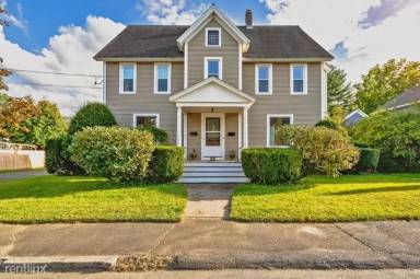 Main picture of 60 Maple St
