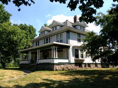 Main picture of 1572 Lake Dr SE