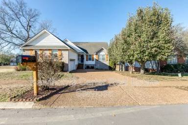 Main picture of 1057 Meandering Way