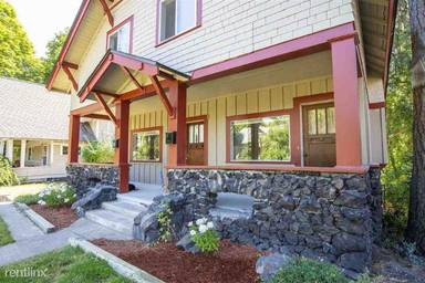 Main picture of 923 W 13th Ave