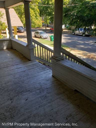 Main picture of 472 E 6th St