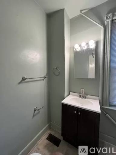 Main picture of 28 Colonial Ave