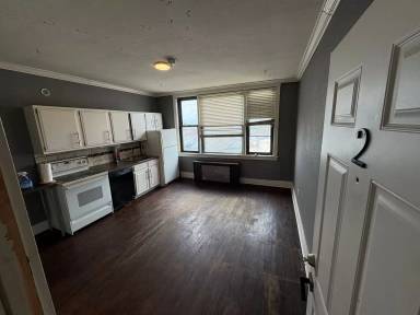 Main picture of 3241 W Liberty Ave