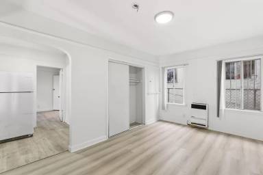 Main picture of 1426 1/8 S Bonnie Brae St