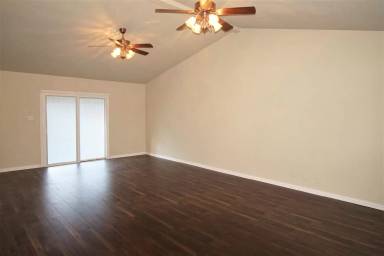 Main picture of 521 English Oak Dr