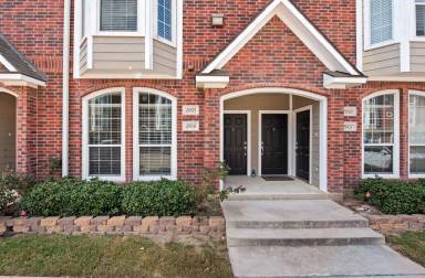 Main picture of Lakeridge Townhomes