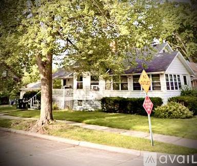 Main picture of 903 W 4th St