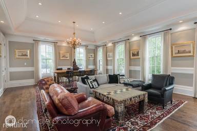 Main picture of 334 W Menomonee St