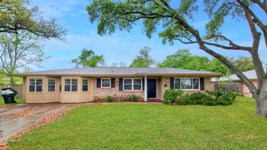 Main picture of 1213 Boswell St