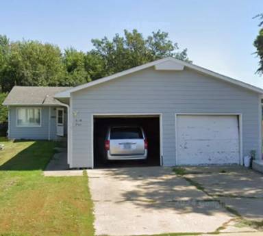 Main picture of 3010 S Phillips Ave