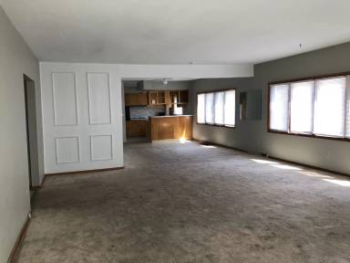 Main picture of 828 E 31st St