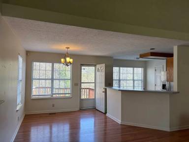 Main picture of 5268 Village Way