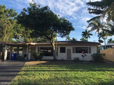Main picture of 380 SE 10th St