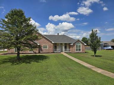 Main picture of 15298 Wagon Wheel Cir