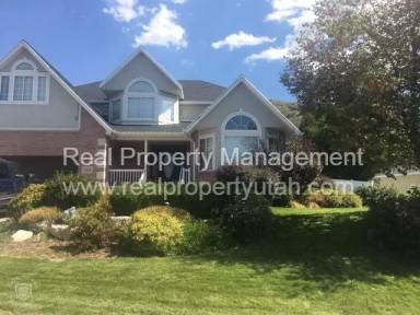 Main picture of 723 Deer View Cir