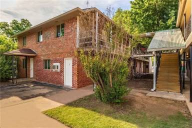 Main picture of 319 E Edwards St