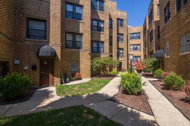 Main picture of 3735 N Kimball Ave