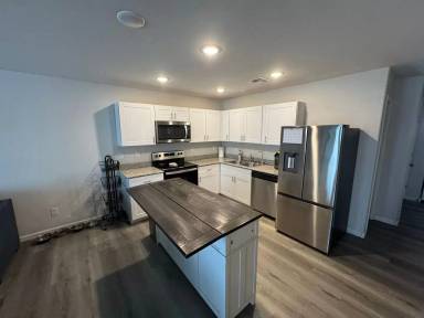 Main picture of 470 Reizen Dr