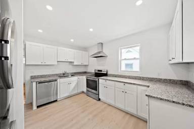 Main picture of 145 Evans St