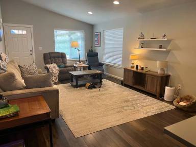 Main picture of 3045 NW Cedar Ave