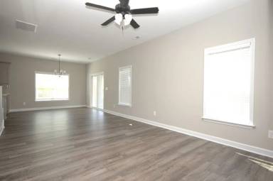 Main picture of 411 S Church St