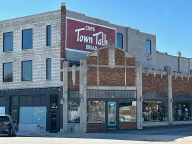 Main picture of 117 N Broadway St