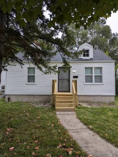 Main picture of 19735 McCormick St