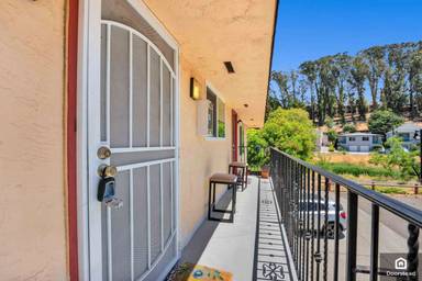 Main picture of 899 Fernandez Ave