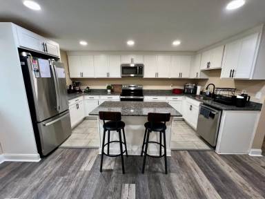 Main picture of 2369 Bond Ave