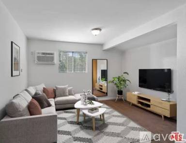 Main picture of 817 N Hobart Blvd