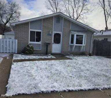 Main picture of 6469 Syracuse St