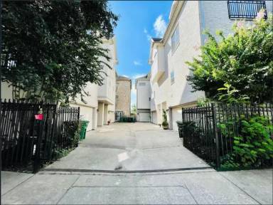 Main picture of 4416 Austin St