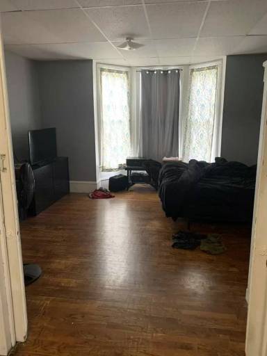 Main picture of 122 S 4th St