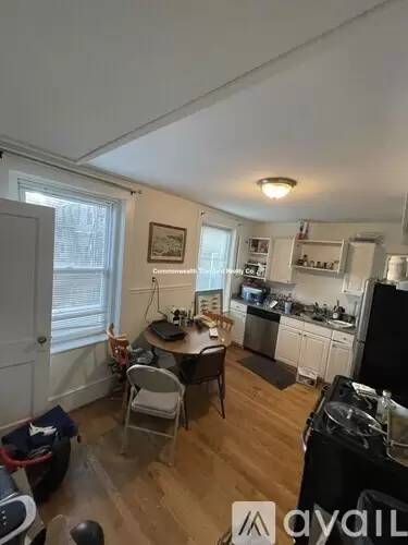 Main picture of 489 E Broadway