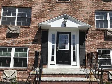 Main picture of 5 Colonial Village Dr