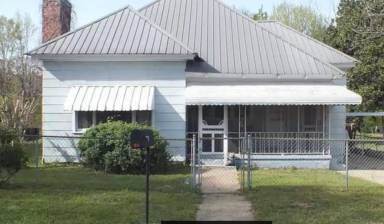 Main picture of 12 A St SW