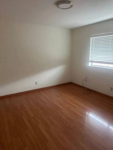 Main picture of 4838 S Broadway