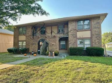 Main picture of 105 SW 20th St
