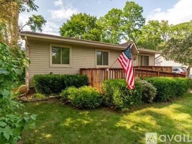 Main picture of 150 Bobolink Ave