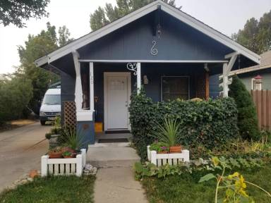 Main picture of 120 W 10th St