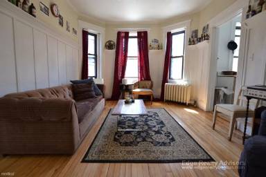 Main picture of 30 Glenville Ave