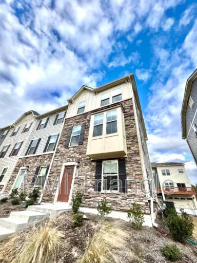 Main picture of 321 Poplar Leaf Way