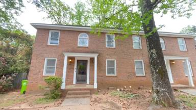 Main picture of 1 Crescent Ln