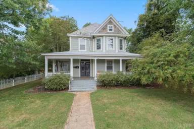 Main picture of 219 Warwick Ln